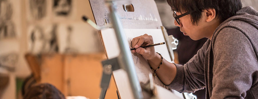 North Seattle College student drawing in life drawing class
