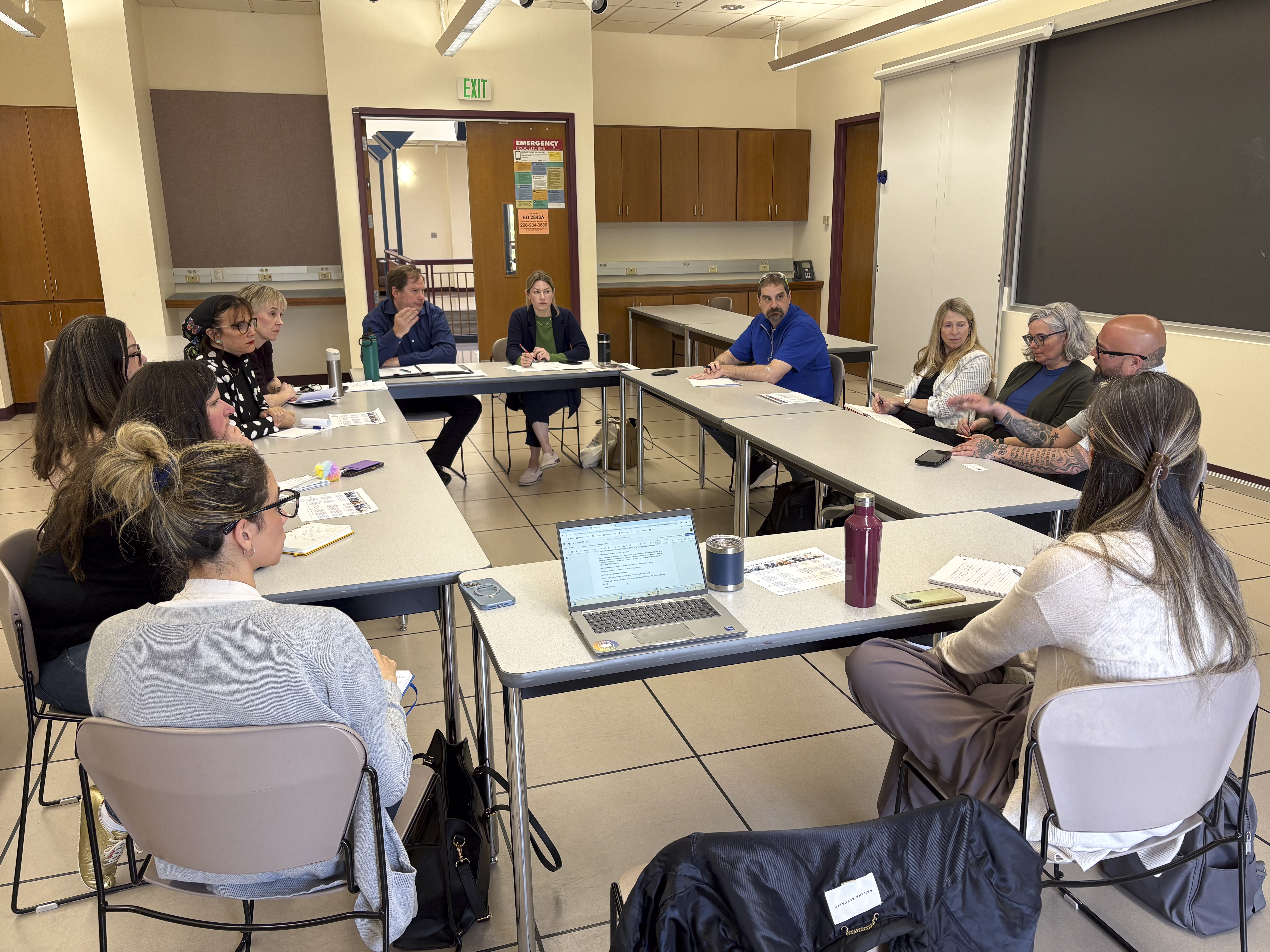 Seattle Colleges Leadership & Boeing Representatives at the discussion table.